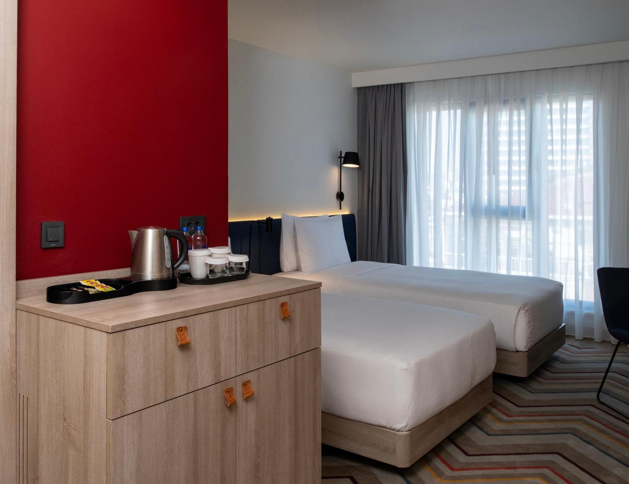 Hampton By Hilton Istanbul Merter Exterior foto