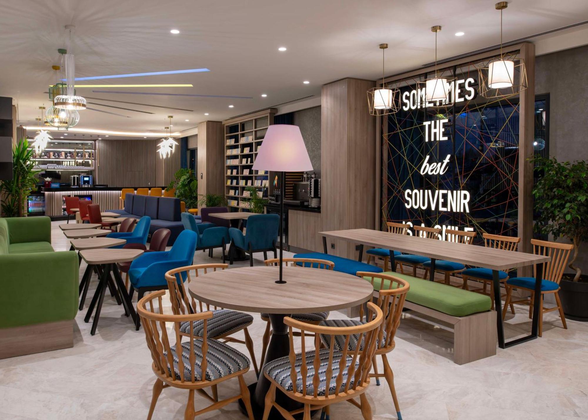 Hampton By Hilton Istanbul Merter Exterior foto
